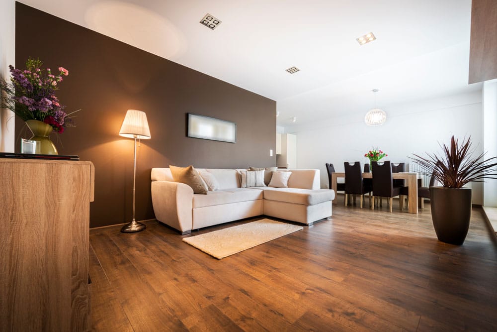 Modern living room with kitchen Houten vloeren Scheveningen